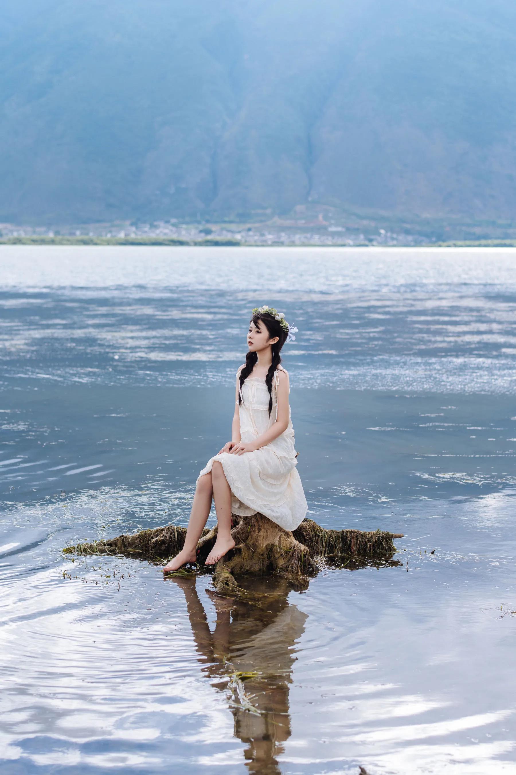 喵糖映畫 海邊姑娘（鏡醬）純色白裙，嚶嚶嚶插圖